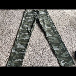 Pink Sport Leggings
Camo
Size: LG